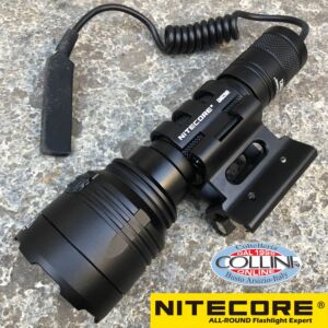 Nitecore - NEW P30 - Hunting Kit - 1000 lumens and 618 meters - Led flashlight + remote + battery + attack